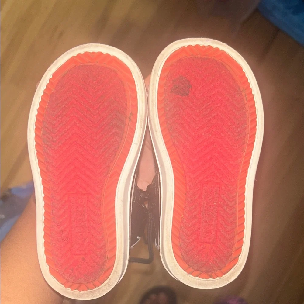 Boys Nautica Kids Black and Red Sneakers - Picture 4 of 6